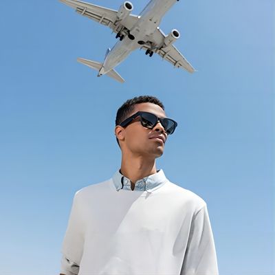 Las manos video inalámbricas audios de las gafas de sol de Bluetooth liberan la llamada de los auriculares abiertos del oído