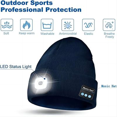 Noche del invierno que trabaja el sombrero inalámbrico de los auriculares de Bluetooth con la luz ajustable de 3 LED